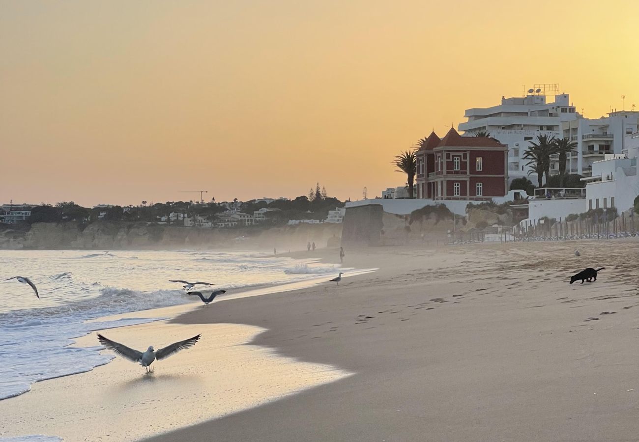 Apartamento em Armação de Pêra - Algarve, apartamento T2 amplo c/ varanda, Armação de Pêra