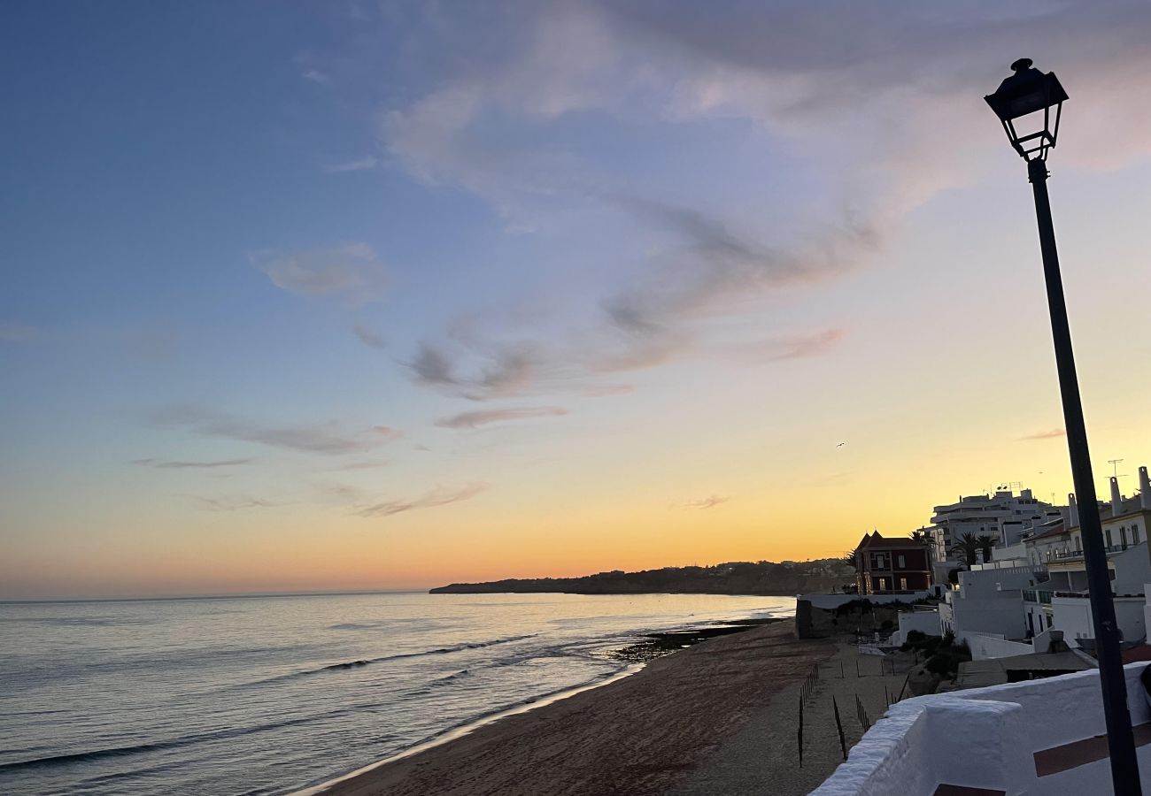 Apartamento em Armação de Pêra - Algarve, apartamento T2 amplo c/ varanda, Armação de Pêra