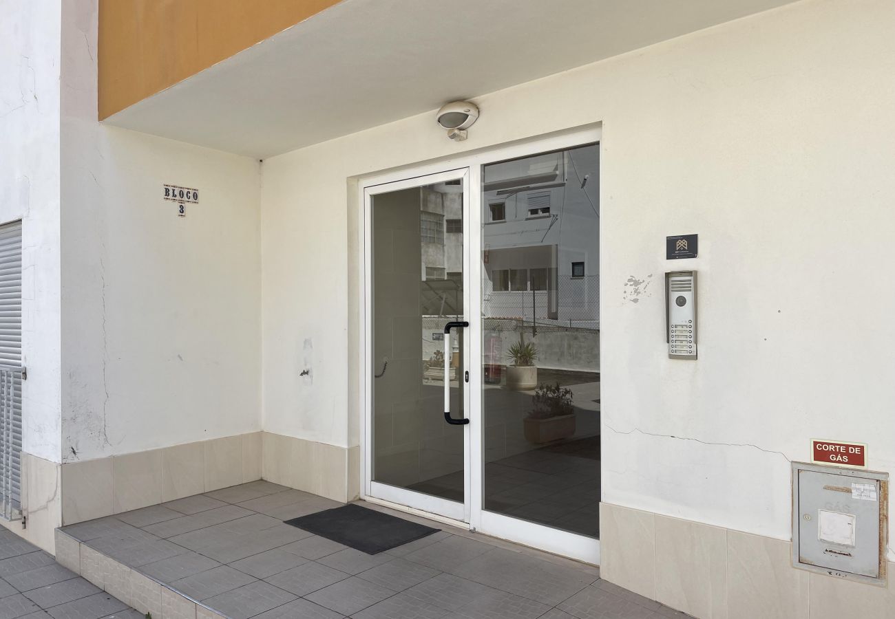 Apartamento em Armação de Pêra - Algarve, apartamento T2 amplo c/ varanda, Armação de Pêra