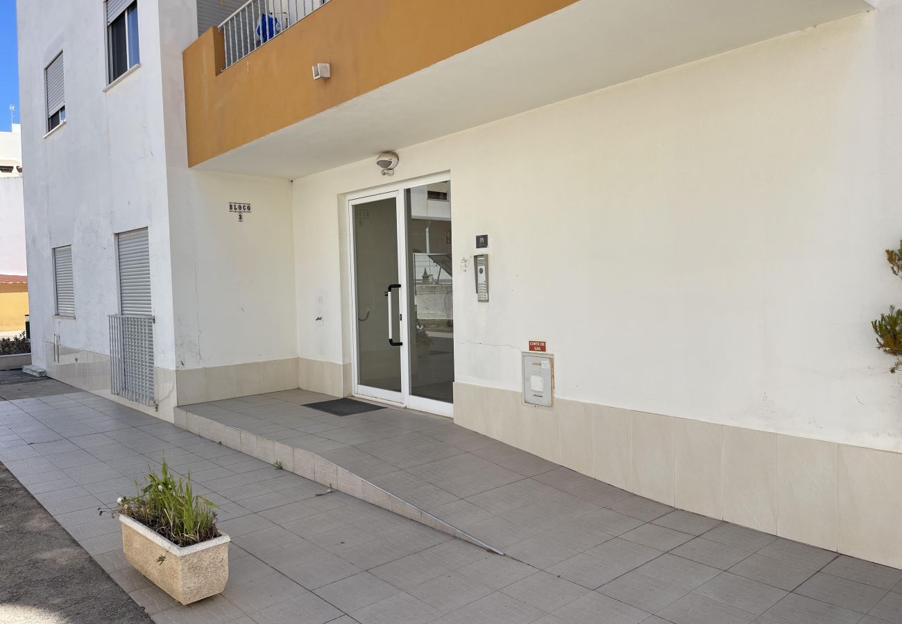Apartamento em Armação de Pêra - Algarve, apartamento T2 amplo c/ varanda, Armação de Pêra