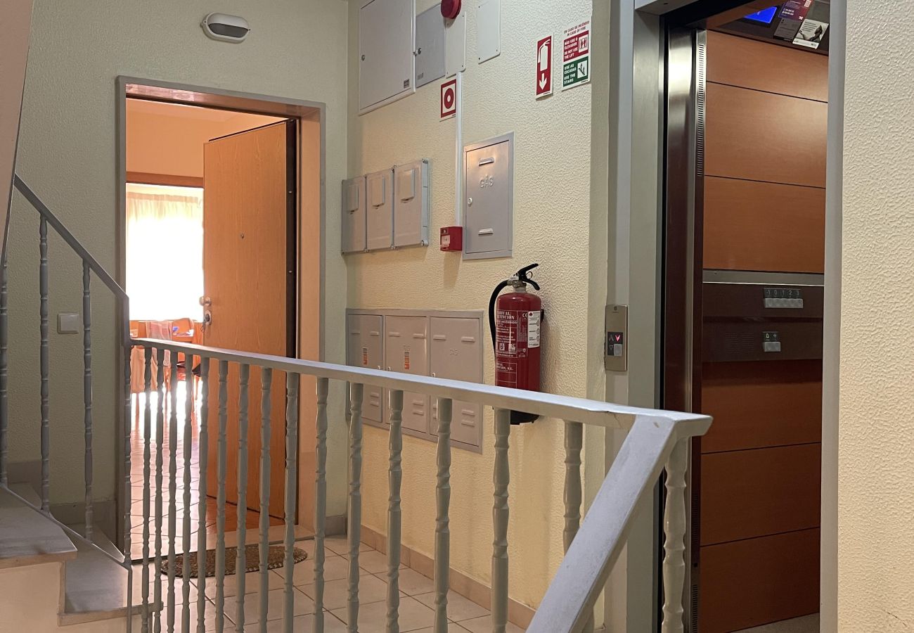 Apartamento em Armação de Pêra - Algarve, apartamento T2 amplo c/ varanda, Armação de Pêra