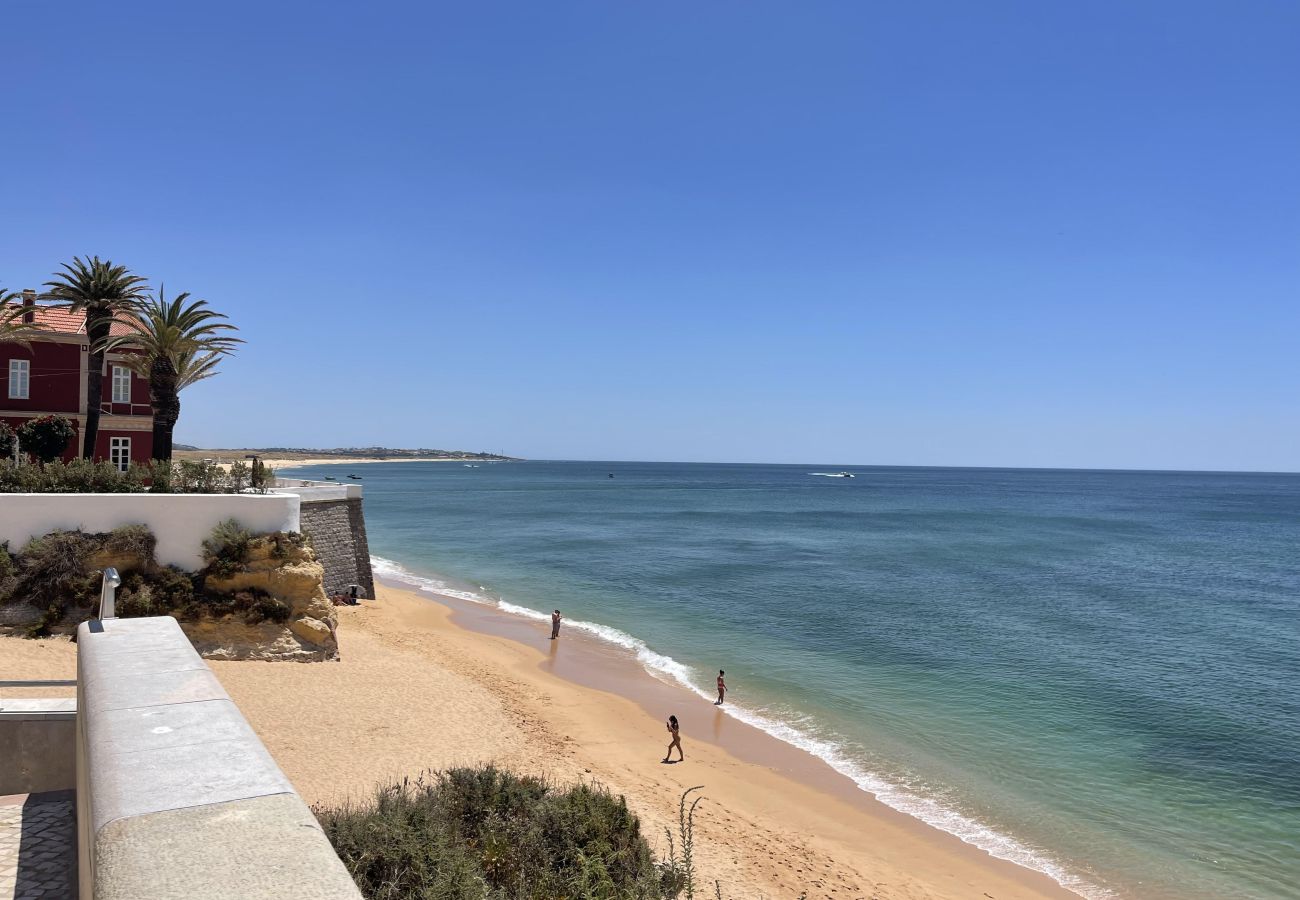Apartamento em Armação de Pêra - Algarve, apartamento T2 amplo c/ varanda, Armação de Pêra