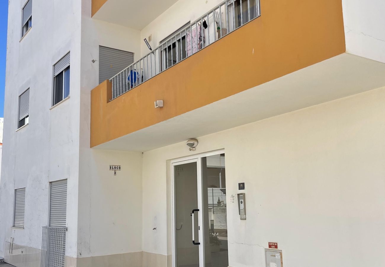 Apartamento em Armação de Pêra - Algarve, apartamento T2 amplo c/ varanda, Armação de Pêra