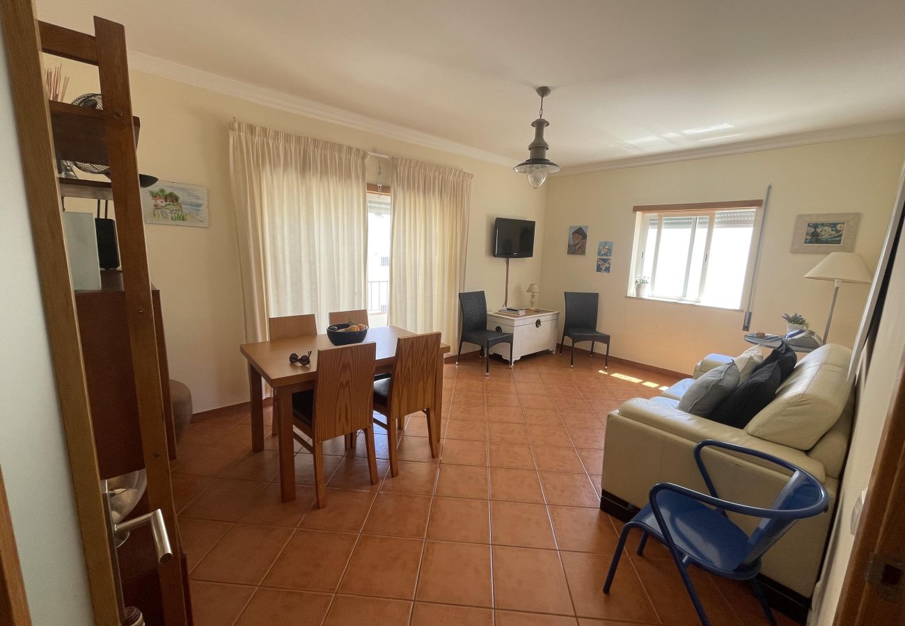 Apartamento em Armação de Pêra - Algarve, apartamento T2 amplo c/ varanda, Armação de Pêra