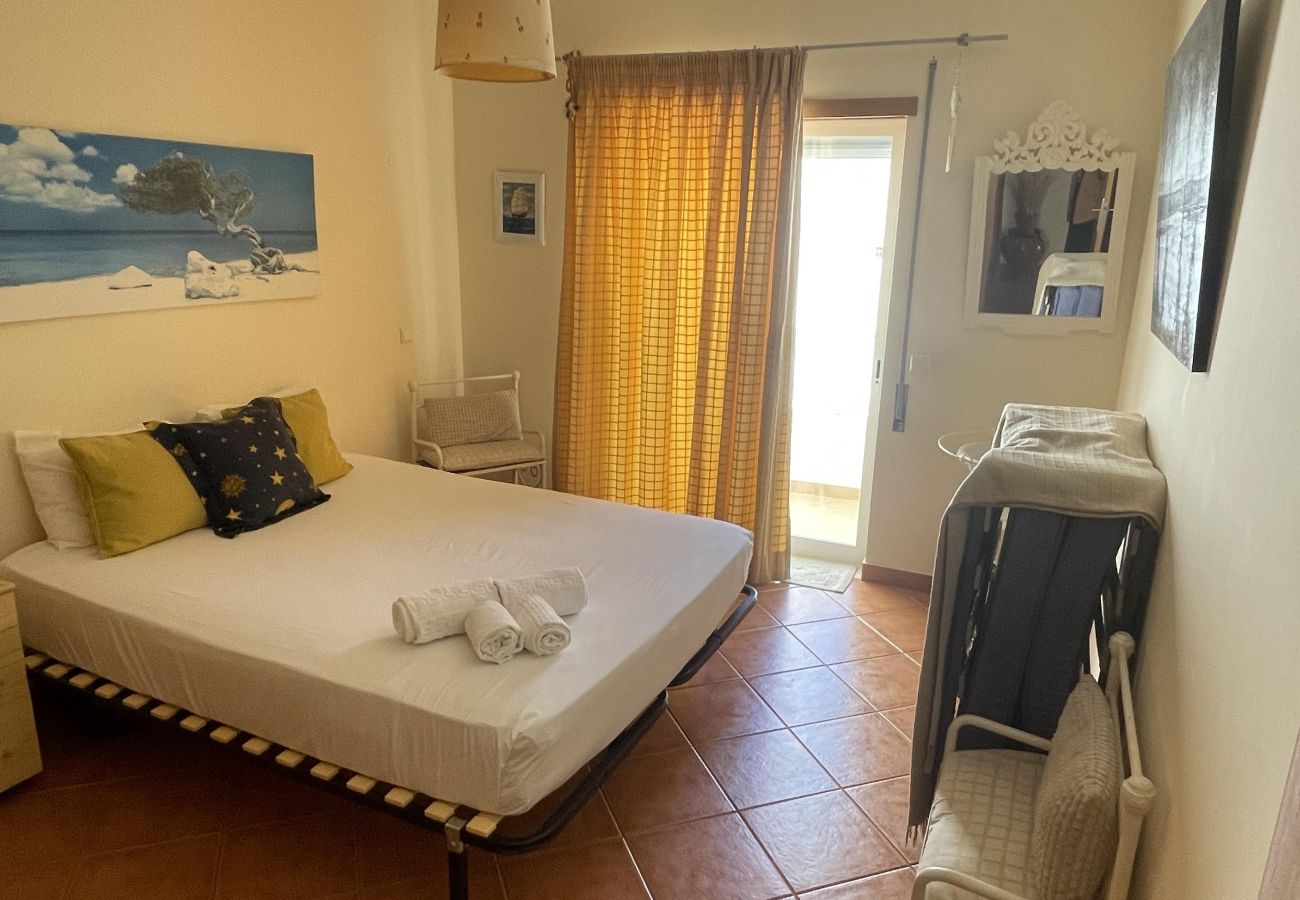 Apartamento em Armação de Pêra - Algarve, apartamento T2 amplo c/ varanda, Armação de Pêra