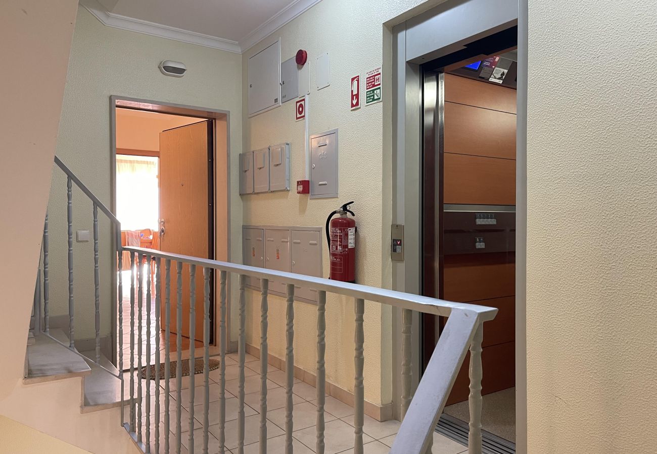 Apartamento em Armação de Pêra - Algarve, apartamento T2 amplo c/ varanda, Armação de Pêra