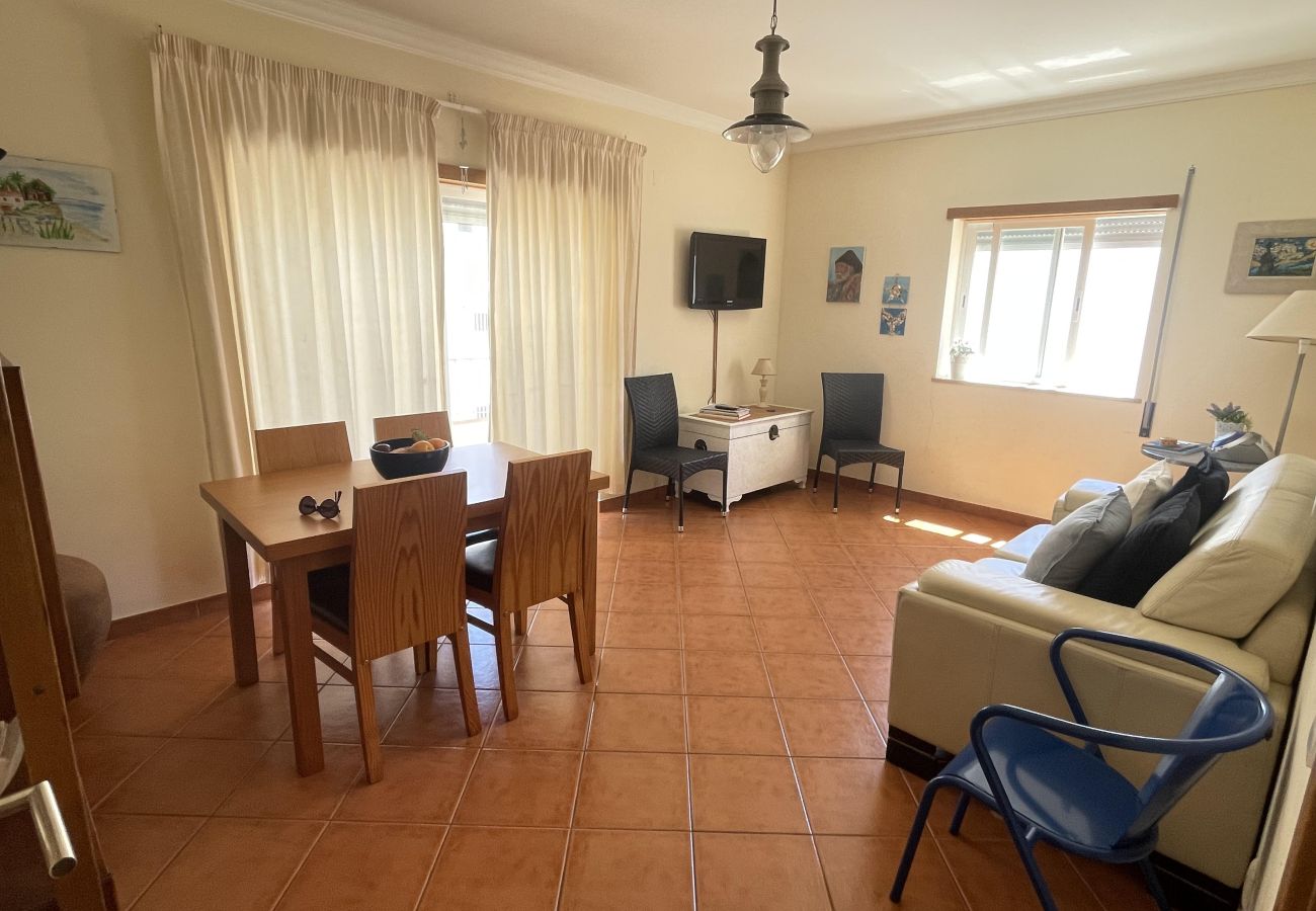 Apartamento em Armação de Pêra - Algarve, apartamento T2 amplo c/ varanda, Armação de Pêra