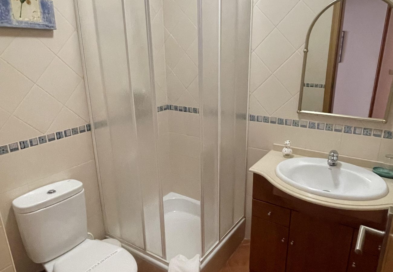 Apartamento em Armação de Pêra - Algarve, apartamento T2 amplo c/ varanda, Armação de Pêra