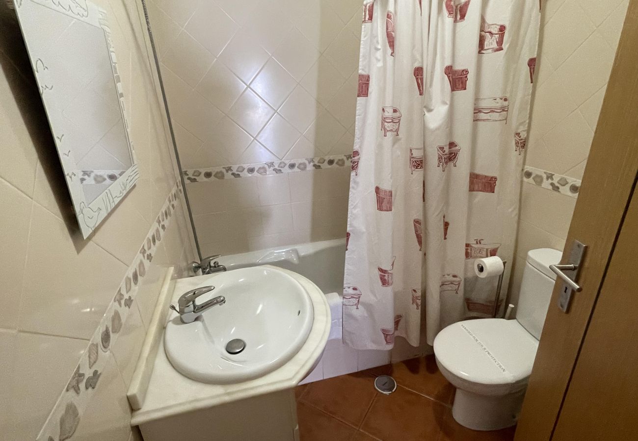Apartamento em Armação de Pêra - Algarve, apartamento T2 amplo c/ varanda, Armação de Pêra