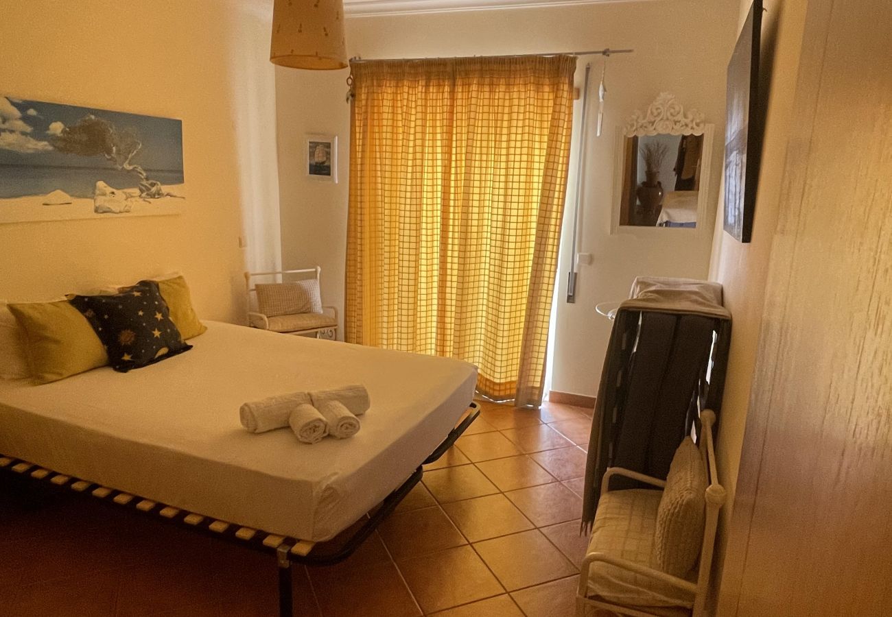 Apartamento em Armação de Pêra - Algarve, apartamento T2 amplo c/ varanda, Armação de Pêra