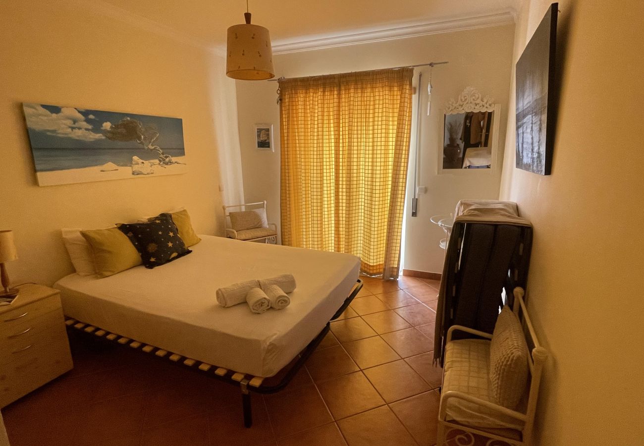 Apartamento em Armação de Pêra - Algarve, apartamento T2 amplo c/ varanda, Armação de Pêra