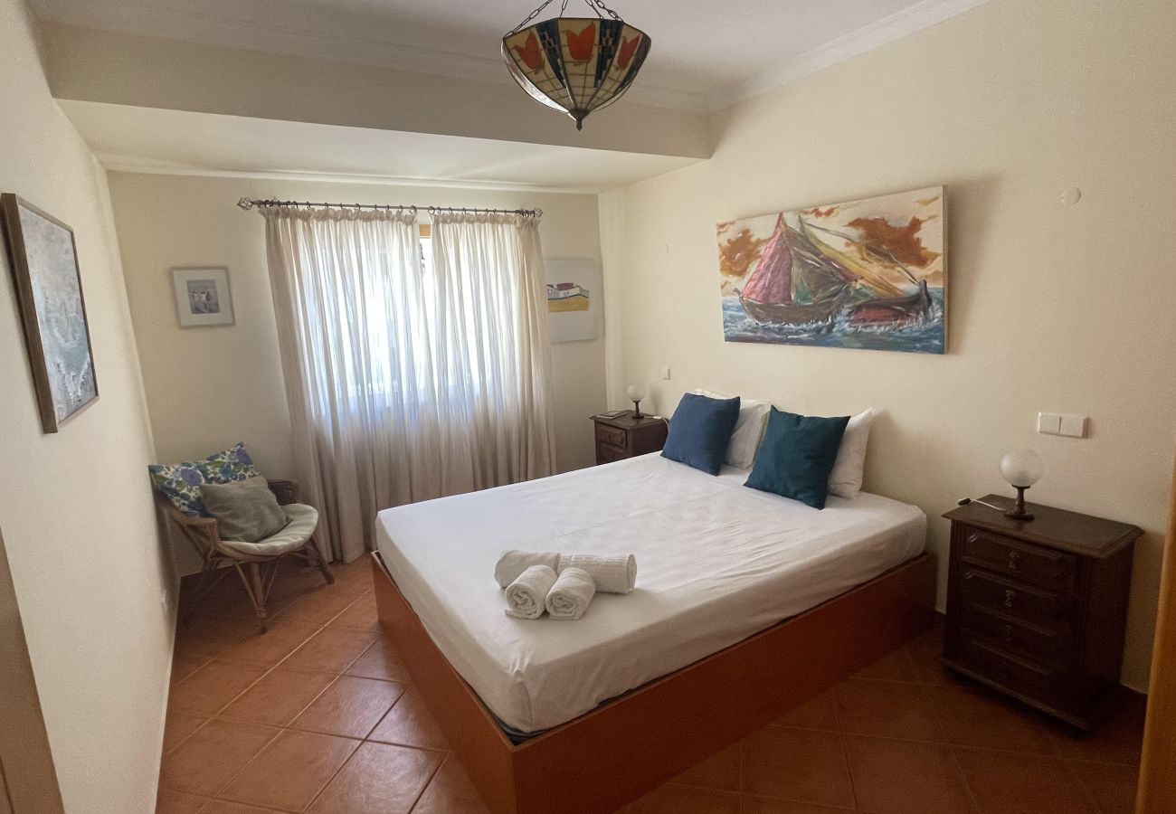 Apartamento em Armação de Pêra - Algarve, apartamento T2 amplo c/ varanda, Armação de Pêra