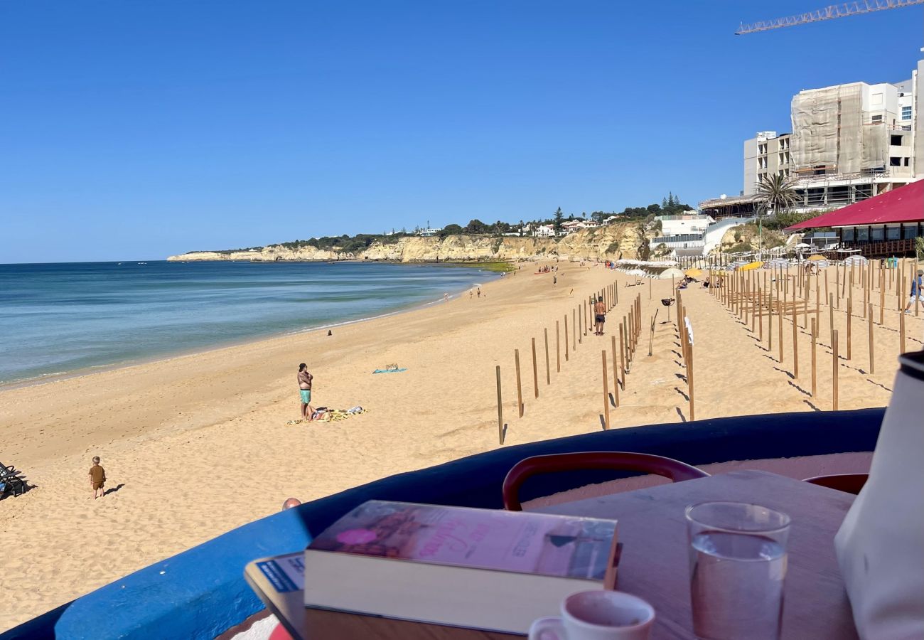 Apartamento em Armação de Pêra - Algarve, apartamento T2 amplo c/ varanda, Armação de Pêra
