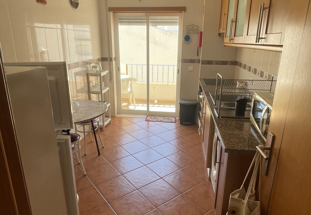 Apartamento em Armação de Pêra - Algarve, apartamento T2 amplo c/ varanda, Armação de Pêra