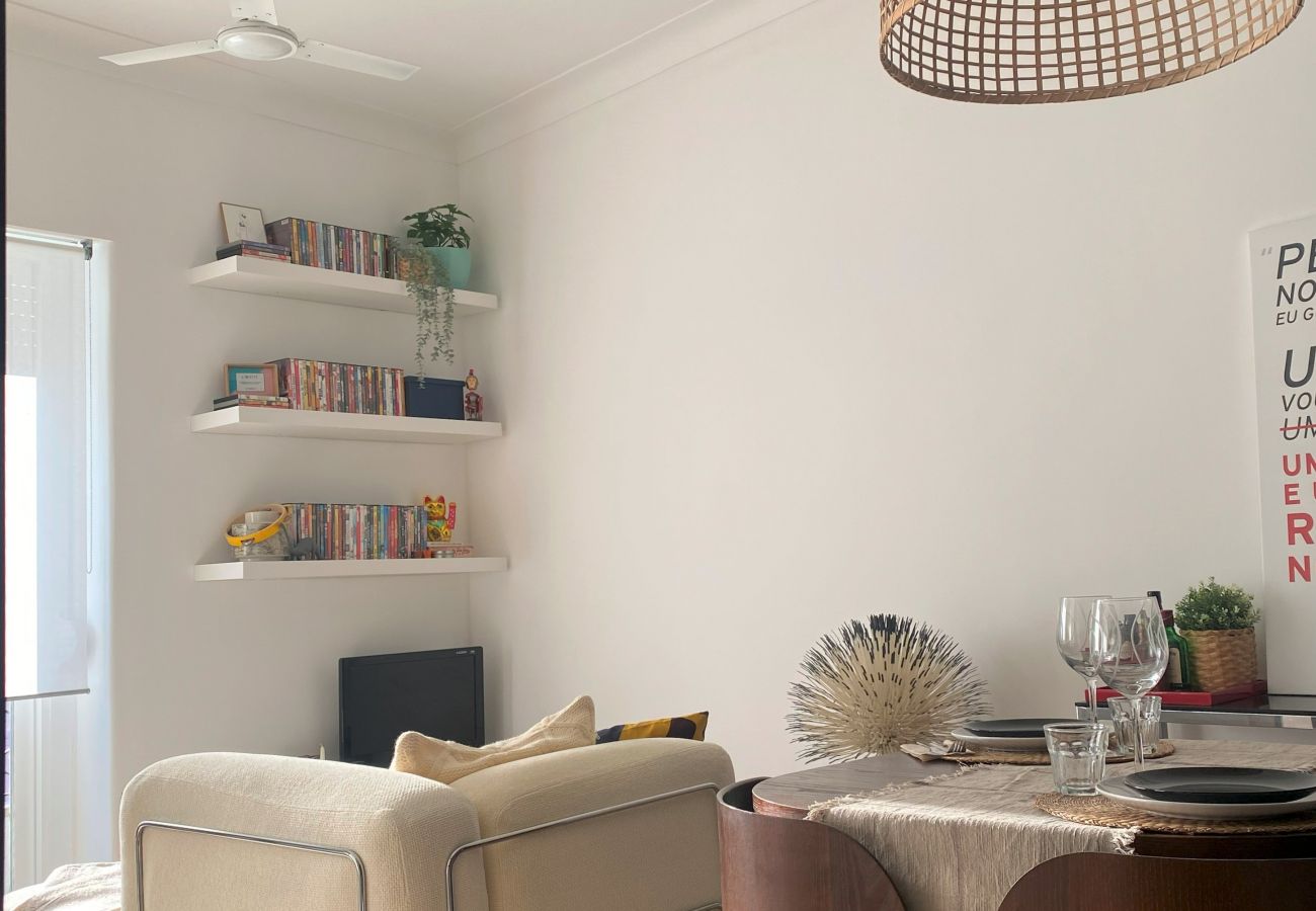 Apartamento em Amadora -  Lisboa, renovado apartamento T2 junto às Portas de Benfica