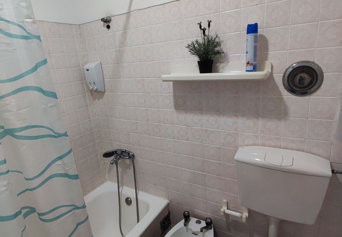 Quarto em Lisboa - Lisboa, Quarto com AC na Penha de França, Lisboa