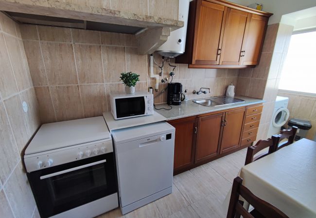 Apartamento em Amadora - Lisboa, T2 tradicional com varanda na Damaia, Lisboa
