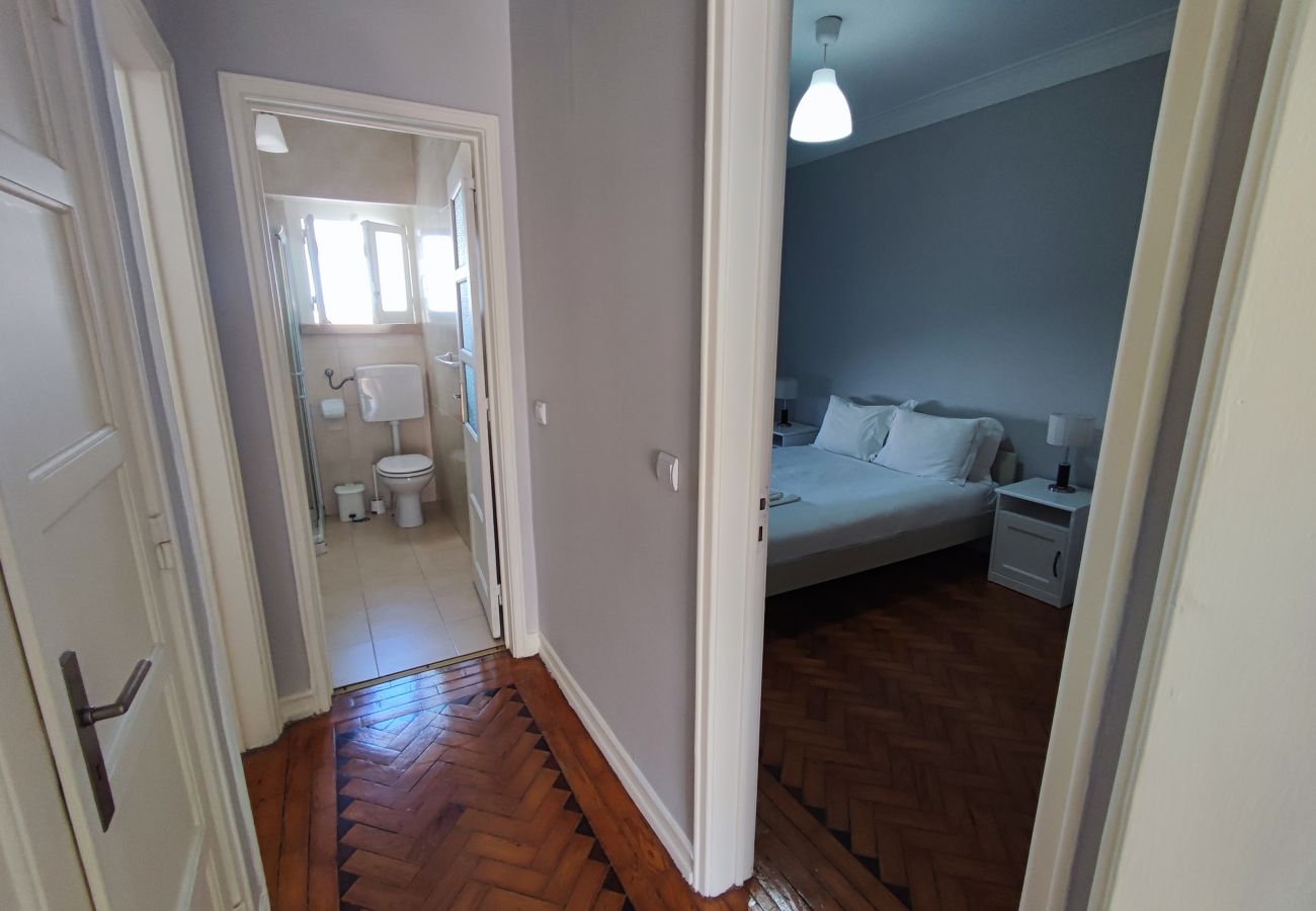 Apartamento em Amadora - Lisboa, T2 tradicional com varanda na Damaia, Lisboa