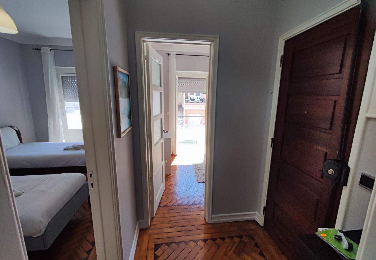 Apartamento em Amadora - Lisboa, T2 tradicional com varanda na Damaia, Lisboa