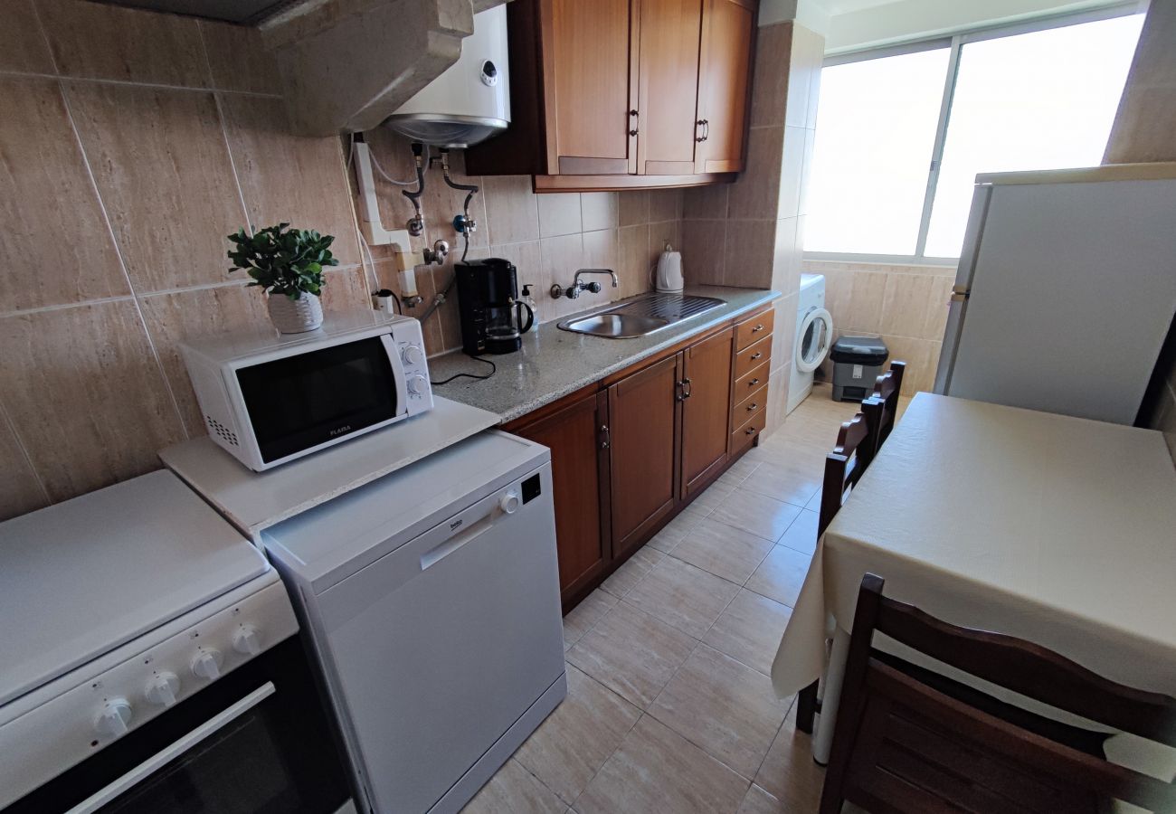 Apartamento em Amadora - Lisboa, T2 tradicional com varanda na Damaia, Lisboa