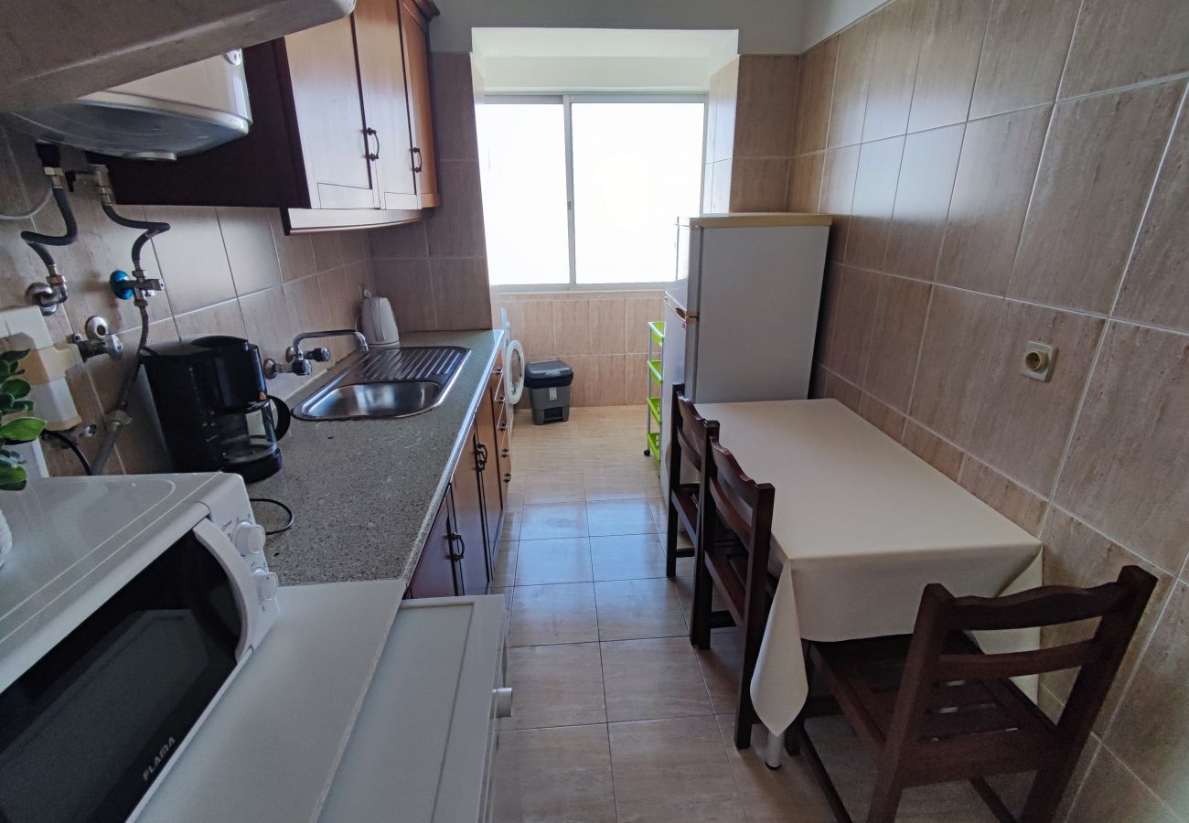 Apartamento em Amadora - Lisboa, T2 tradicional com varanda na Damaia, Lisboa
