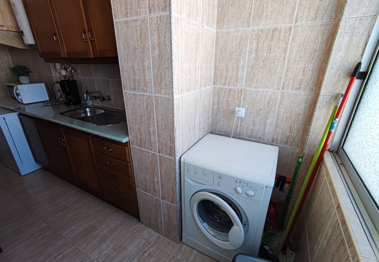 Apartamento em Amadora - Lisboa, T2 tradicional com varanda na Damaia, Lisboa