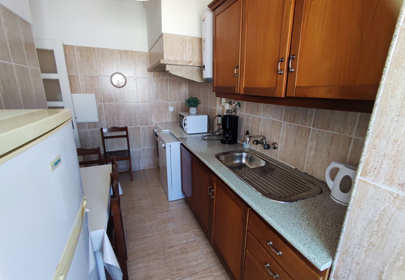 Apartamento em Amadora - Lisboa, T2 tradicional com varanda na Damaia, Lisboa