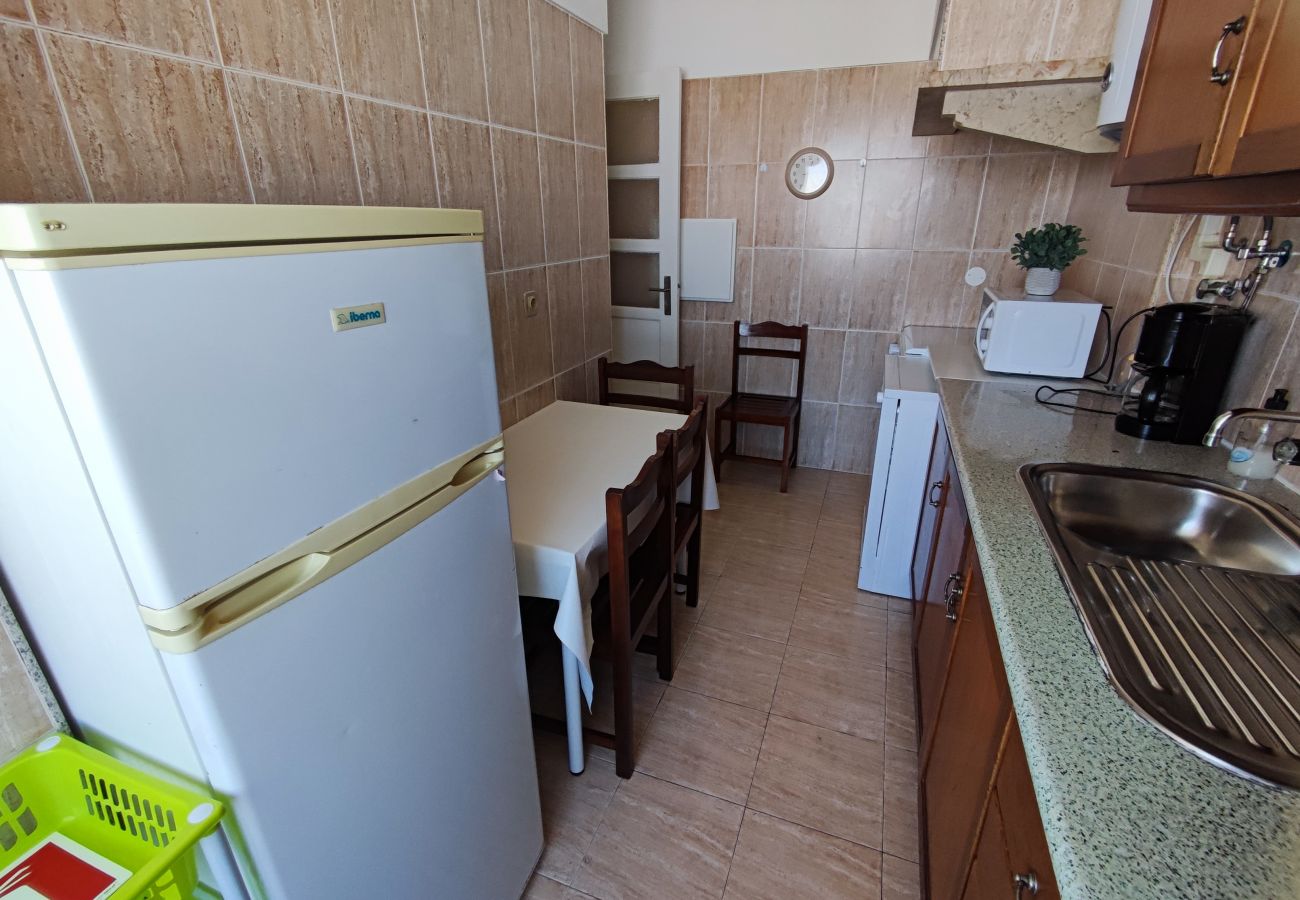 Apartamento em Amadora - Lisboa, T2 tradicional com varanda na Damaia, Lisboa