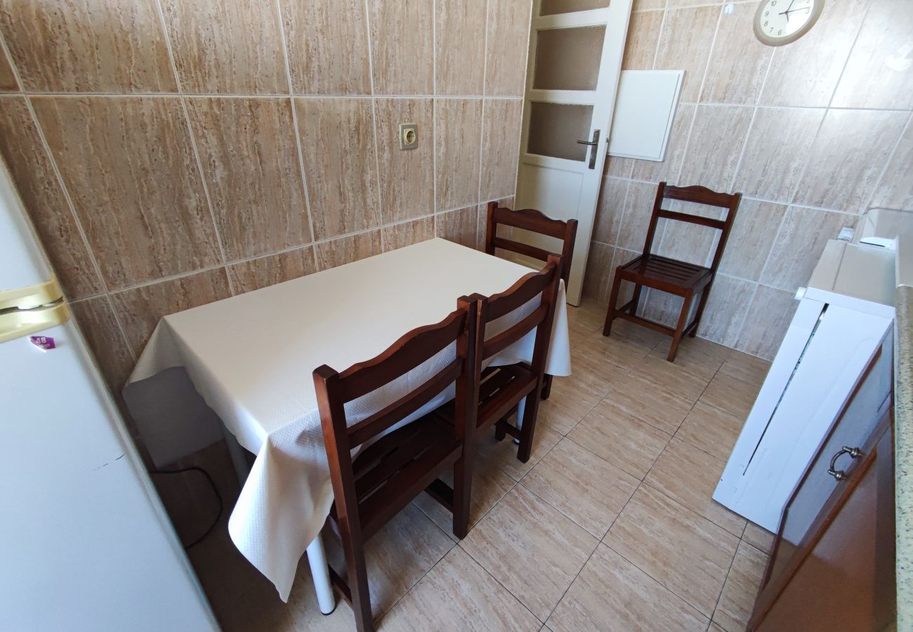 Apartamento em Amadora - Lisboa, T2 tradicional com varanda na Damaia, Lisboa