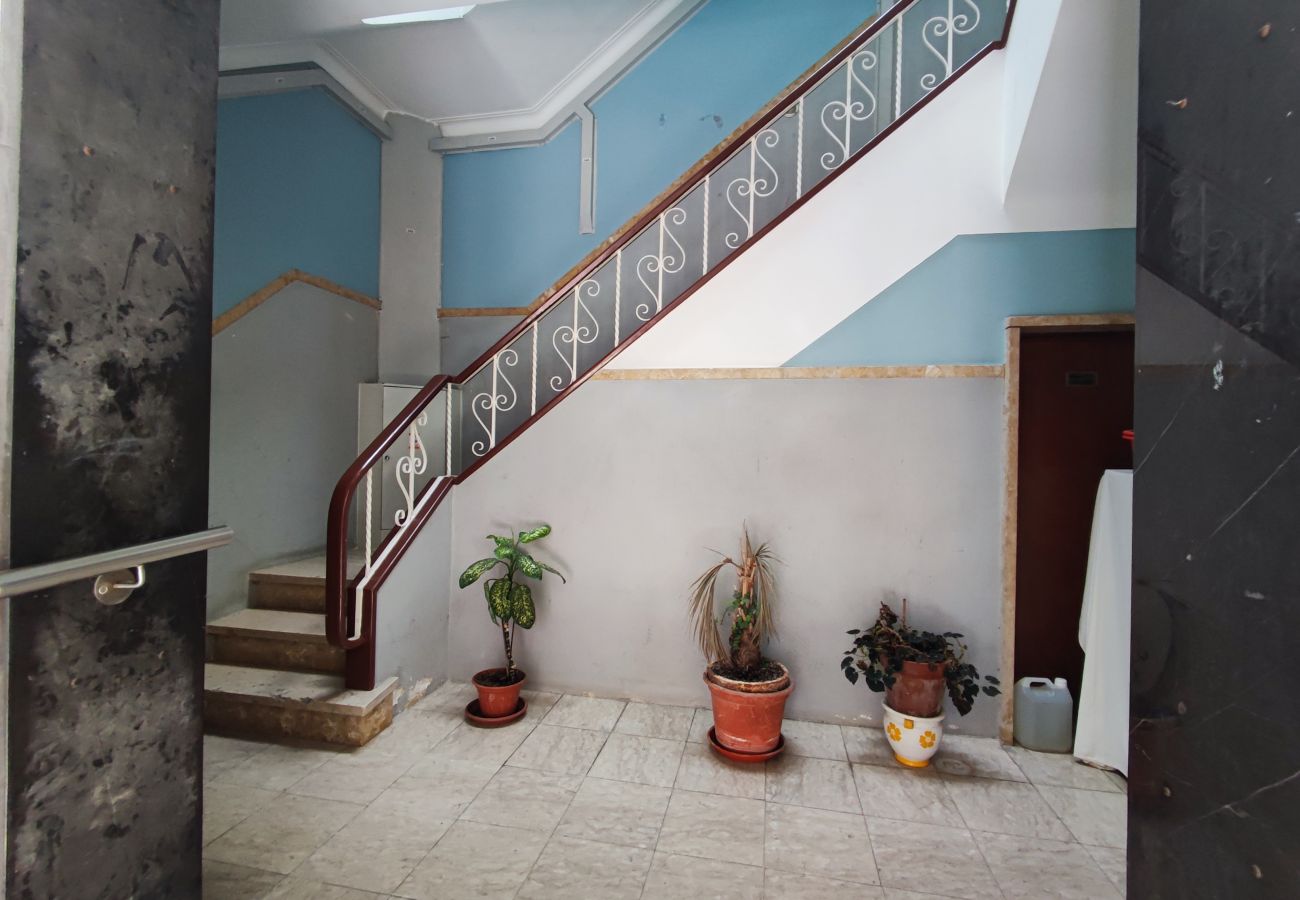 Apartamento em Amadora - Lisboa, T2 tradicional com varanda na Damaia, Lisboa
