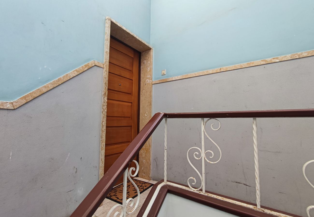 Apartamento em Amadora - Lisboa, T2 tradicional com varanda na Damaia, Lisboa