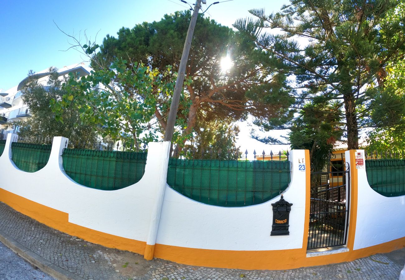 Villa em Caparica - Caparica, Quinta V4 com amplo jardim em Lazarim, Caparica