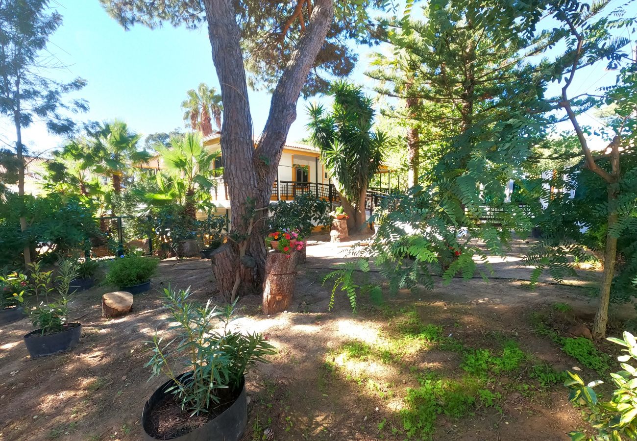 Villa em Caparica - Caparica, Quinta V4 com amplo jardim em Lazarim, Caparica