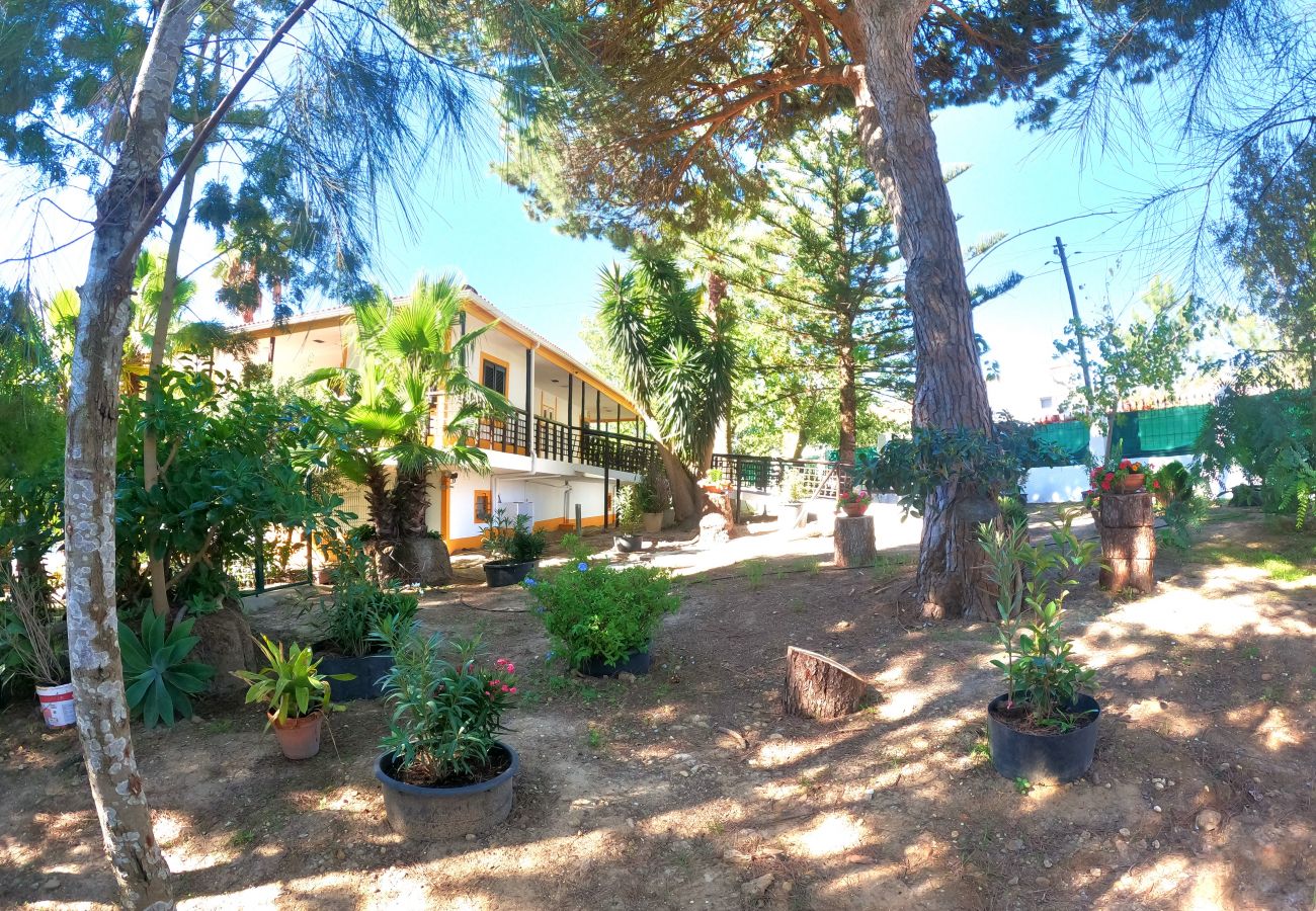 Villa em Caparica - Caparica, Quinta V4 com amplo jardim em Lazarim, Caparica