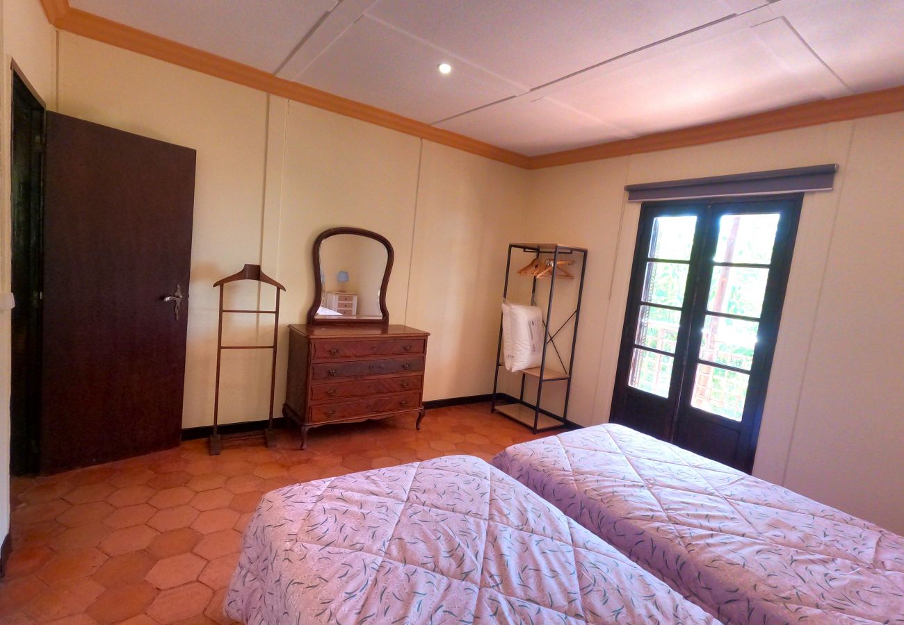 Villa em Caparica - Caparica, Quinta V4 com amplo jardim em Lazarim, Caparica