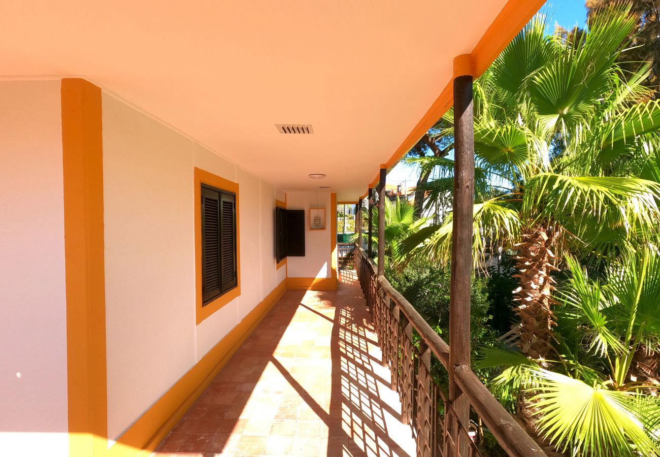 Villa em Caparica - Caparica, Quinta V4 com amplo jardim em Lazarim, Caparica