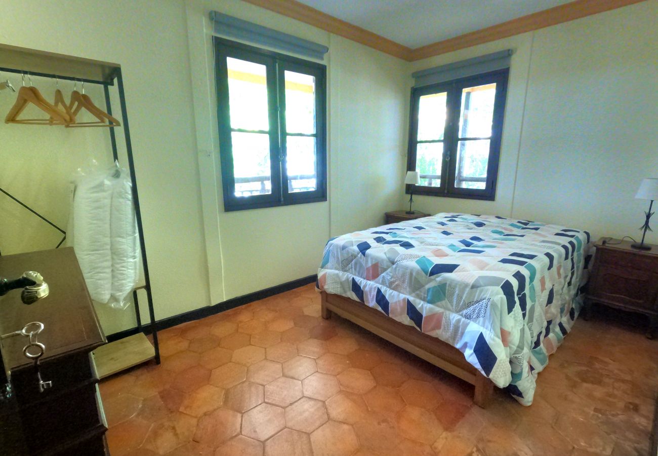Villa em Caparica - Caparica, Quinta V4 com amplo jardim em Lazarim, Caparica
