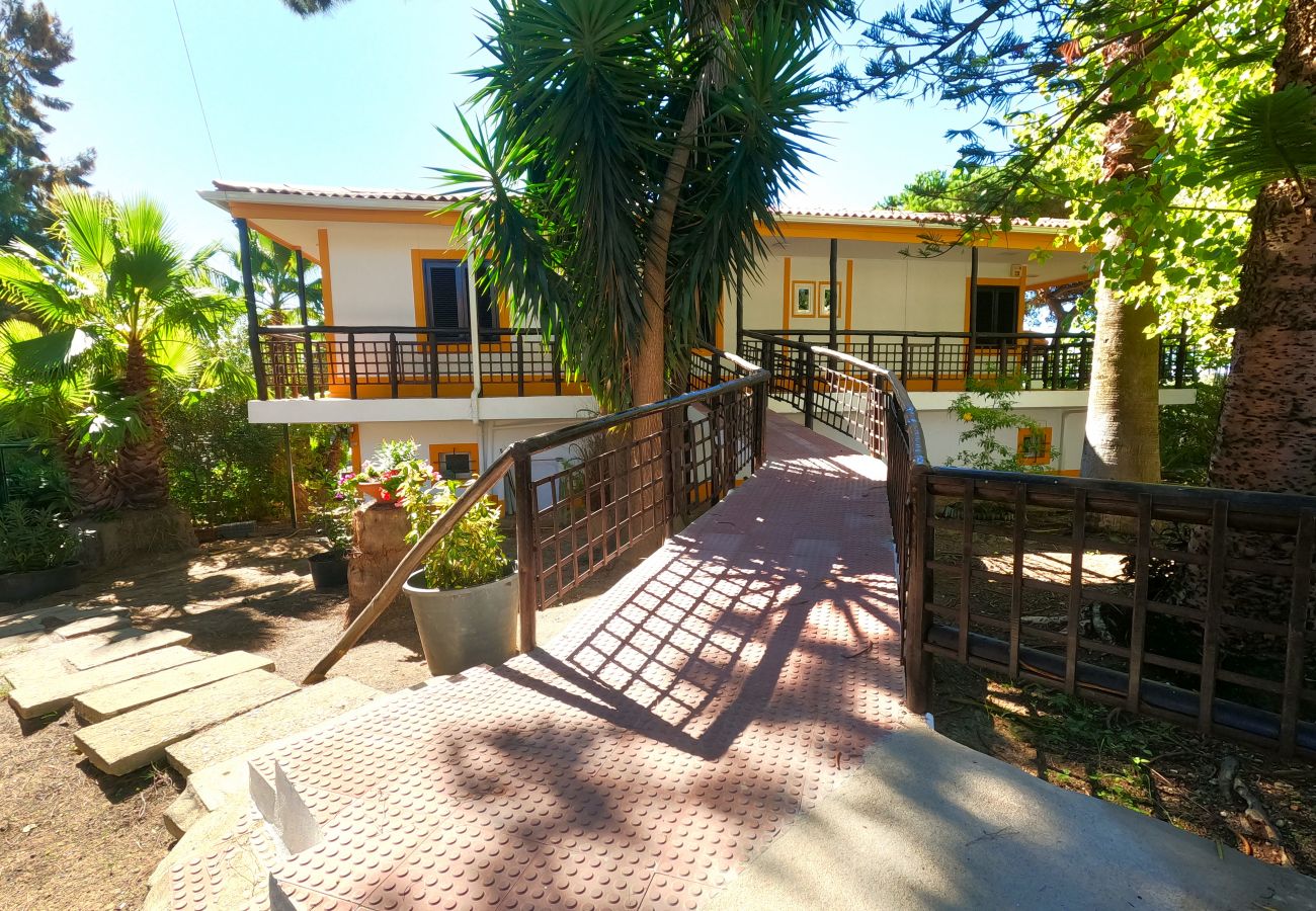 Villa em Caparica - Caparica, Quinta V4 com amplo jardim em Lazarim, Caparica