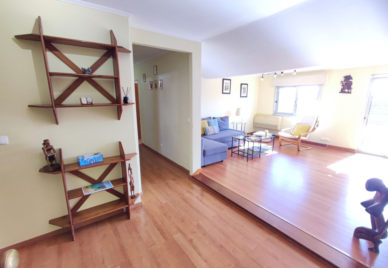 Apartamento em Oeiras - Oeiras, apartamento de 2 quartos c/ varanda e churrasqueira junto ao Parque dos Poetas