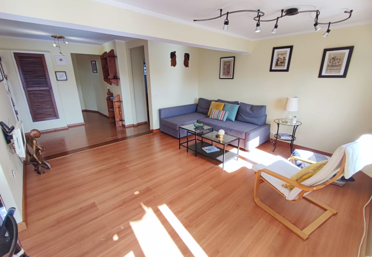 Apartamento em Oeiras - Oeiras, apartamento de 2 quartos c/ varanda e churrasqueira junto ao Parque dos Poetas