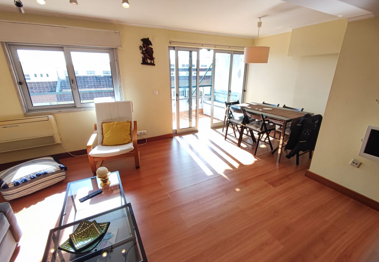 Apartamento em Oeiras - Oeiras, apartamento de 2 quartos c/ varanda e churrasqueira junto ao Parque dos Poetas