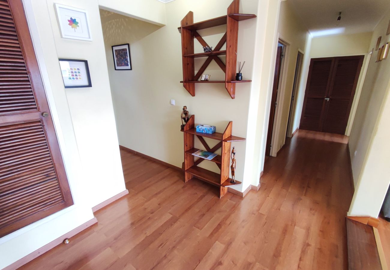 Apartamento em Oeiras - Oeiras, apartamento de 2 quartos c/ varanda e churrasqueira junto ao Parque dos Poetas