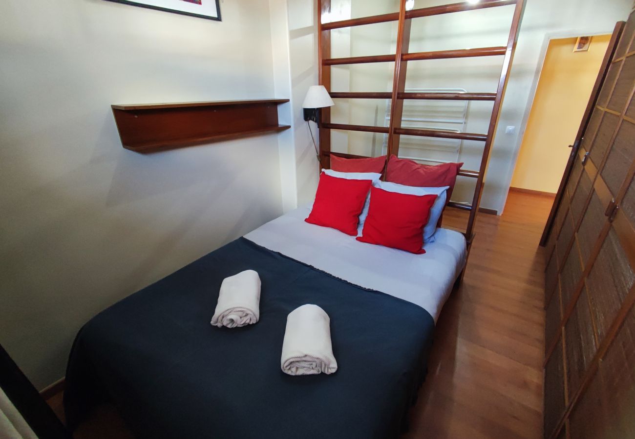Apartamento em Oeiras - Oeiras, apartamento de 2 quartos c/ varanda e churrasqueira junto ao Parque dos Poetas