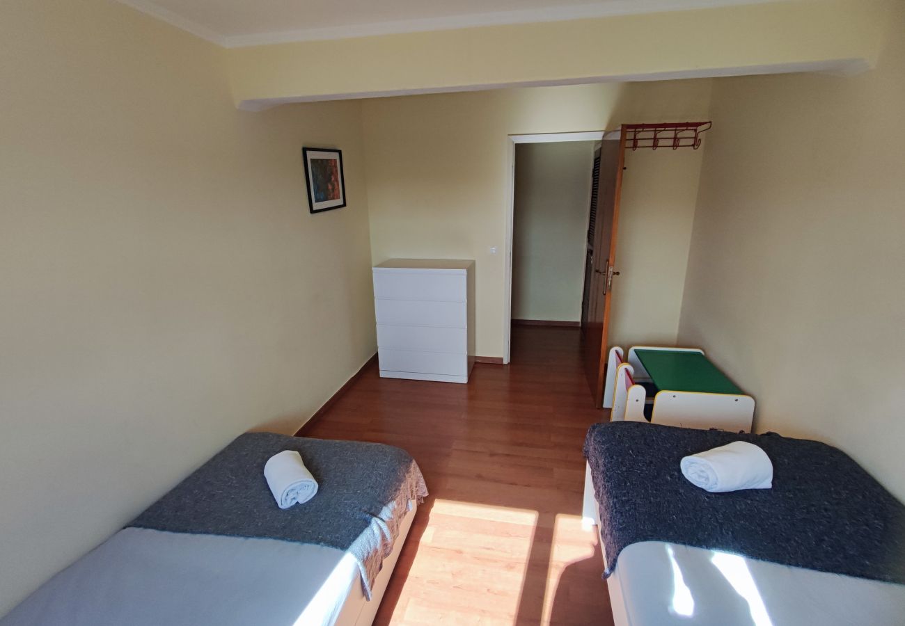 Apartamento em Oeiras - Oeiras, apartamento de 2 quartos c/ varanda e churrasqueira junto ao Parque dos Poetas