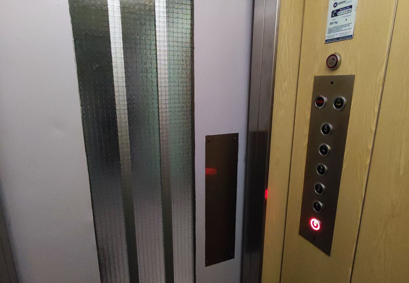 Apartamento em Oeiras - Oeiras, apartamento de 2 quartos c/ varanda e churrasqueira junto ao Parque dos Poetas