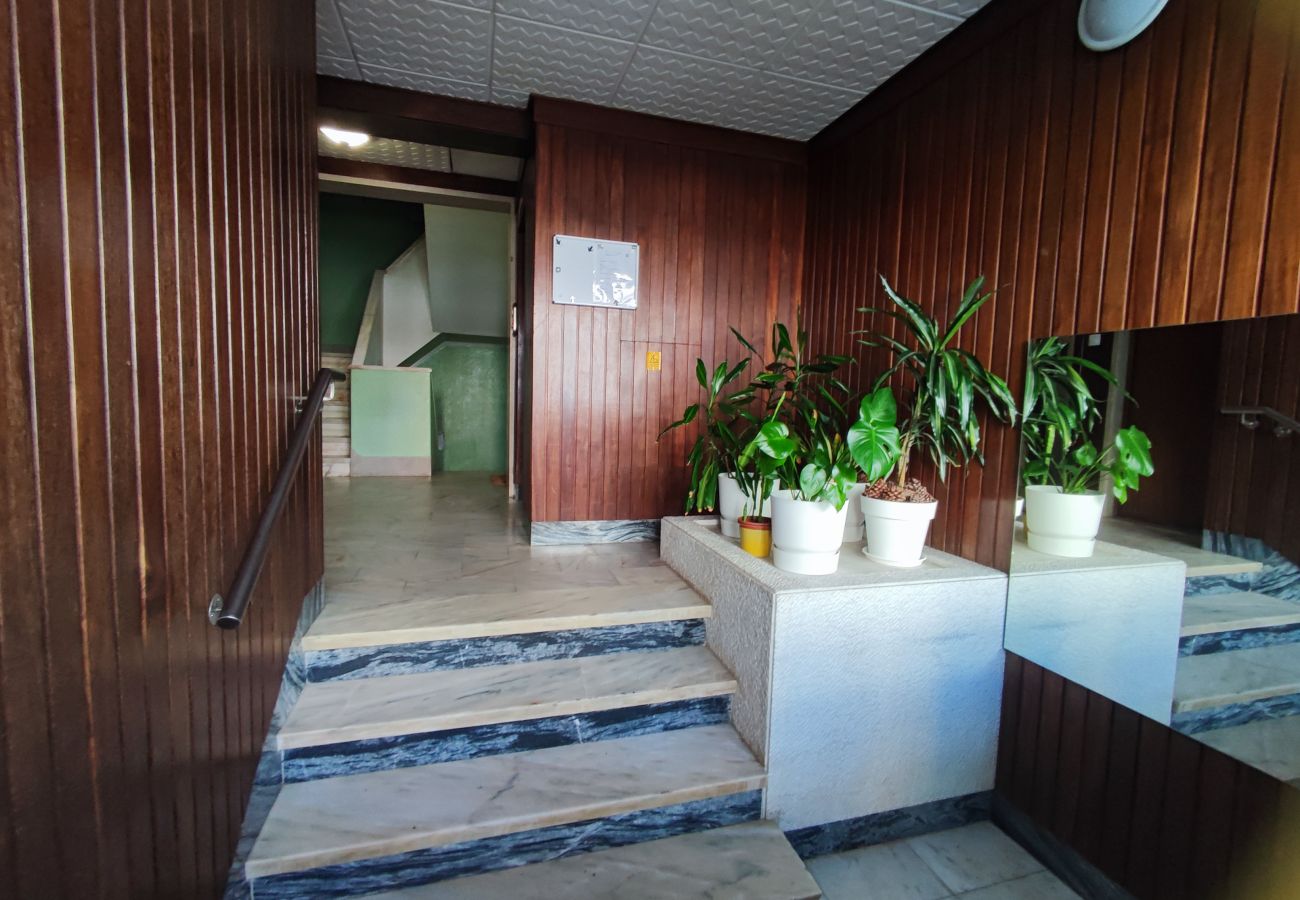 Apartamento em Oeiras - Oeiras, apartamento de 2 quartos c/ varanda e churrasqueira junto ao Parque dos Poetas