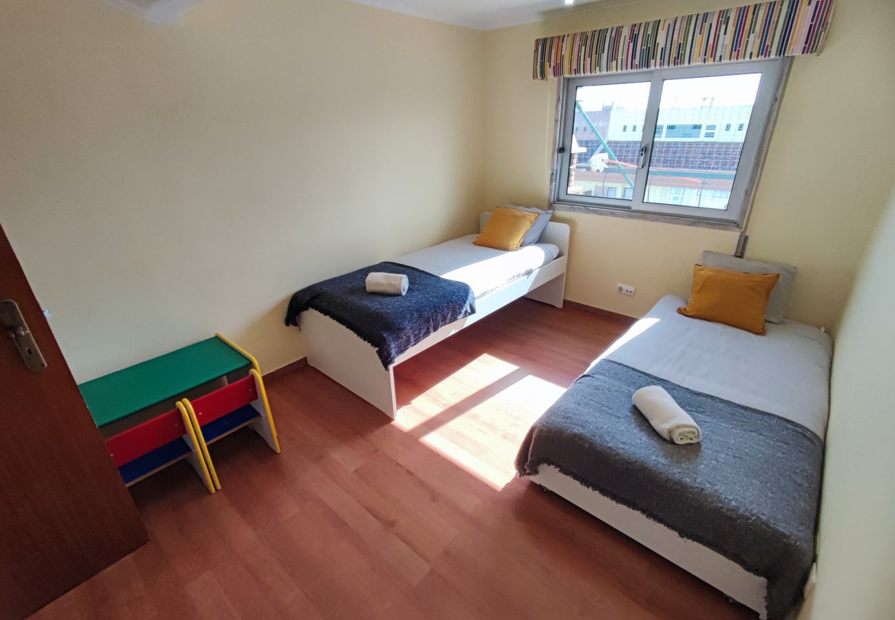 Apartamento em Oeiras - Oeiras, apartamento de 2 quartos c/ varanda e churrasqueira junto ao Parque dos Poetas