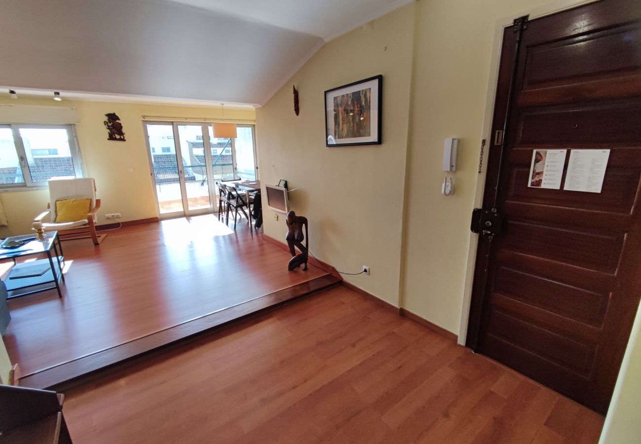 Apartamento em Oeiras - Oeiras, apartamento de 2 quartos c/ varanda e churrasqueira junto ao Parque dos Poetas