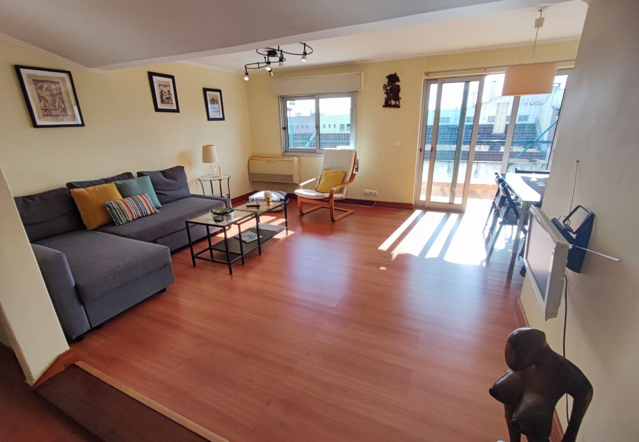 Apartamento em Oeiras - Oeiras, apartamento de 2 quartos c/ varanda e churrasqueira junto ao Parque dos Poetas