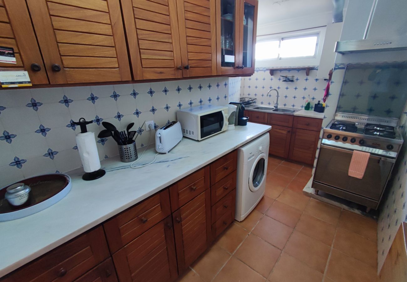 Apartamento em Oeiras - Oeiras, apartamento de 2 quartos c/ varanda e churrasqueira junto ao Parque dos Poetas